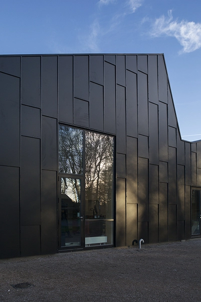 Allerød Bibliotek og Kulturhus Vinduesparti i husets vestlige facade