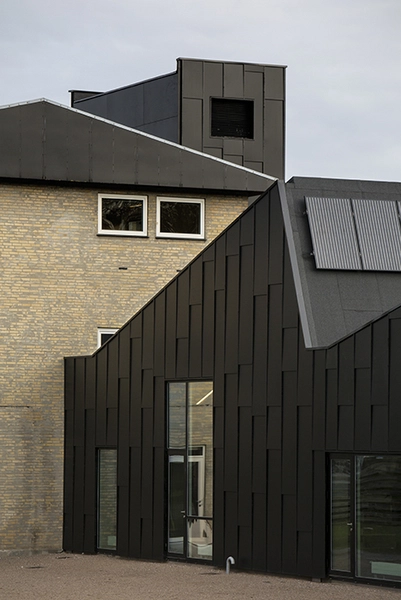 Allerød Bibliotek og Kulturhus Det nye byggeri er bygget sammen med det gamle bibliotek