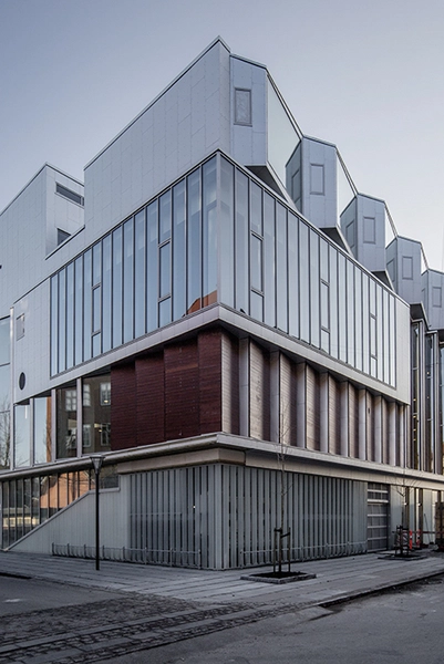 Sundbyøsterhal 2 Set fra hjørnet af Lille Parmagade/Parmagade