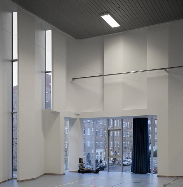 Sundbyøsterhal 2 Interiør fra sportshal med åbning mod Amagerbrogade