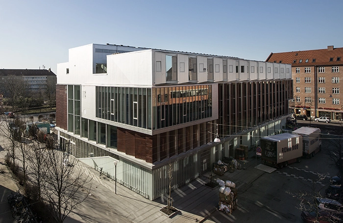 Sundbyøsterhal 2 Set fra hjørnet af Lille Parmagade/Parmagade