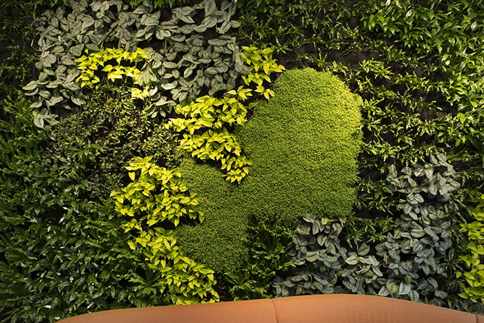 Gladsaxe Company House Filtvæg i mødeområde med beplantning