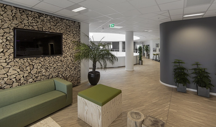 Gladsaxe Company House Fra kontor-arealerne der udgår fra atriet