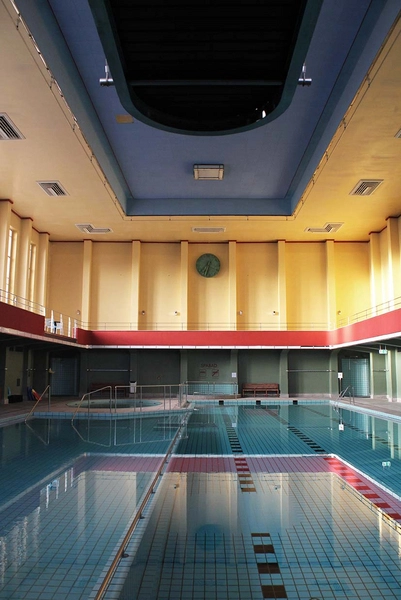 Badeanstalten Spanien Kig på træningsbassinet fra den nordøstlige ende af bygningen