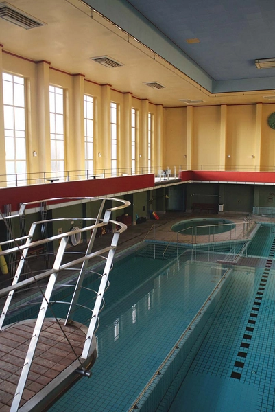 Badeanstalten Spanien Udkig over svømmehallen