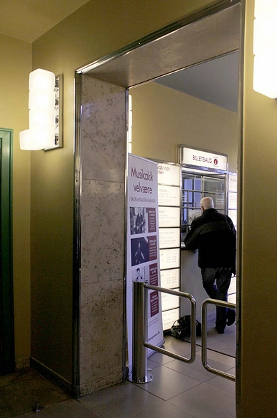 Badeanstalten Spanien Billetsalg med de originale lamper og billetluge