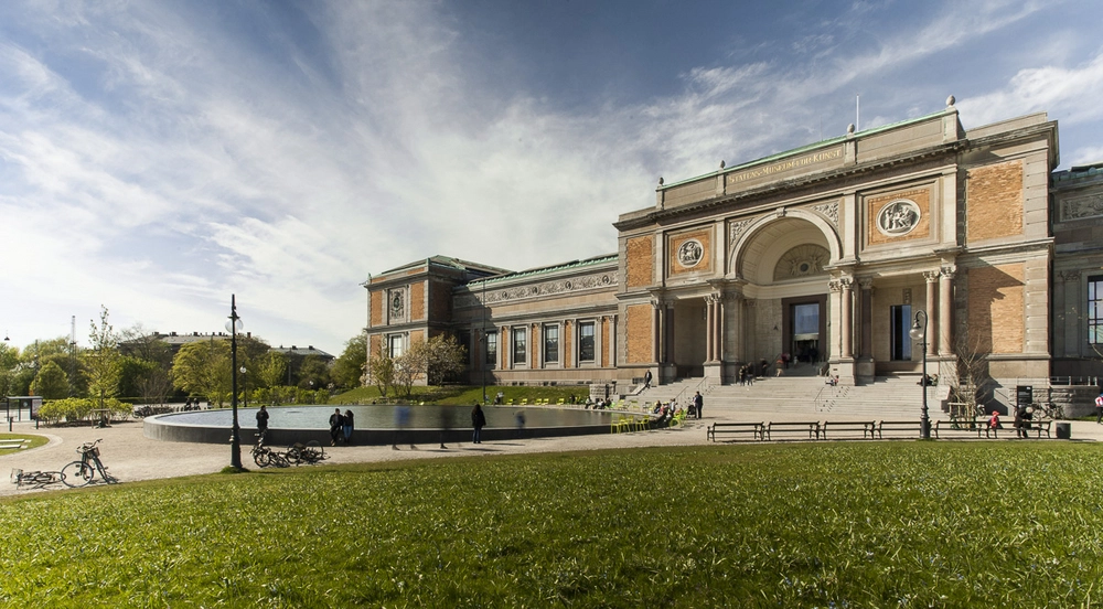 Museumshaven foran SMK Hovedstien, spejlbassin og græsflader
