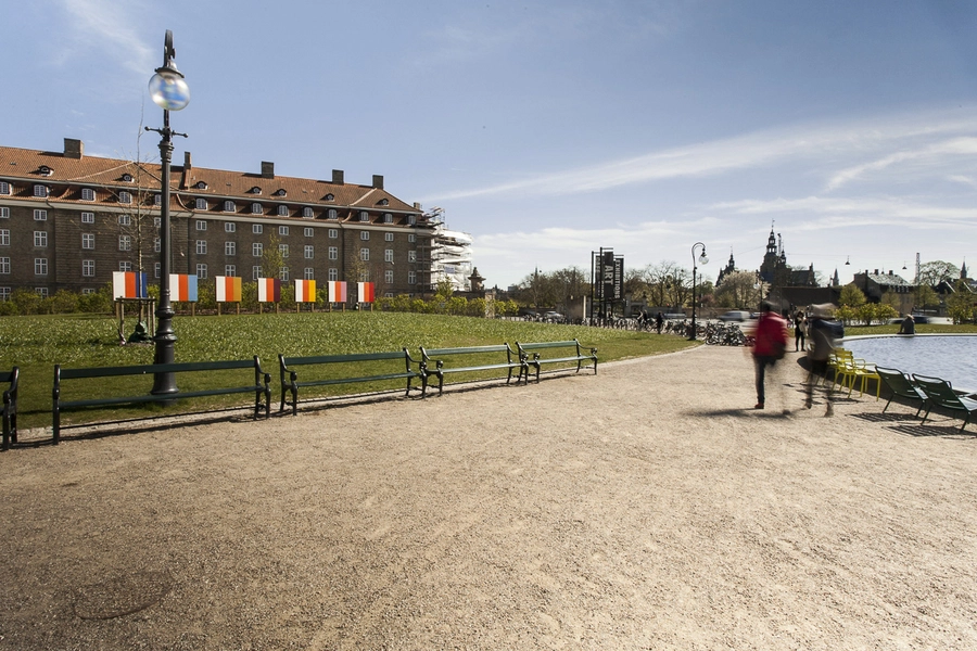 Museumshaven foran SMK Kig ud langs hovedstien