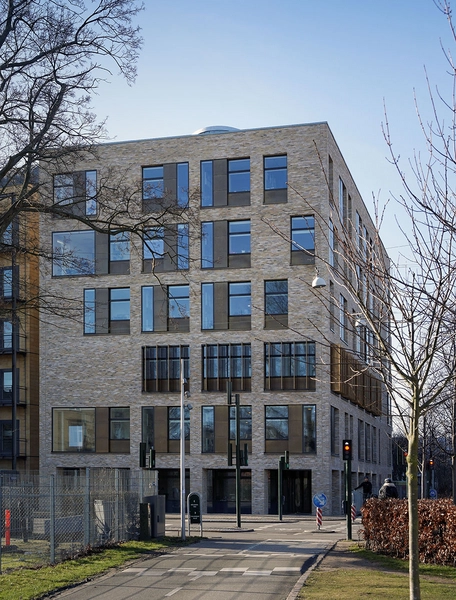 Ny Fødevarebygning - Københavns Universitet LIFE Bygningen set fra "Den Grønne Sti" i nord, facade mod Rolighedsvej