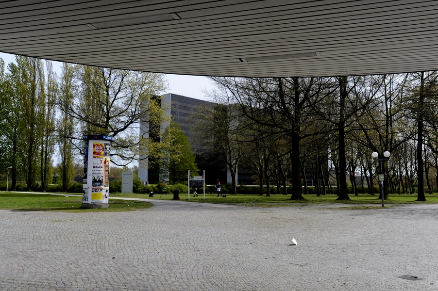 Haus-Vattenfall Set fra U-bahn stationen Sengelmannstrasse.