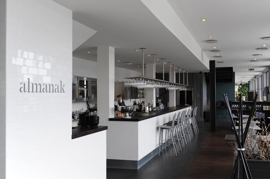 The Standard Detalje med bardisk.