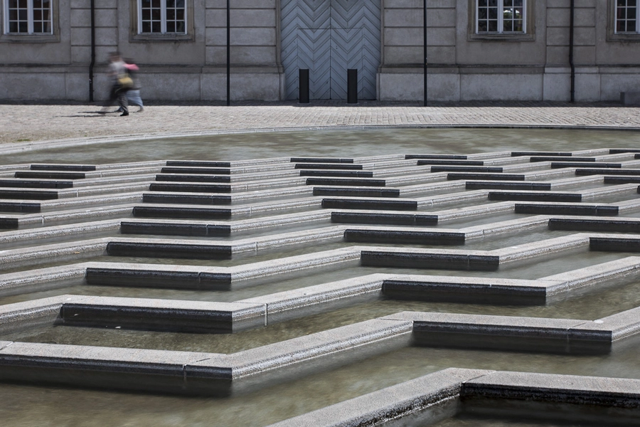 Bertel Thorvaldsens Plads Vandkunsten med Christiansborg Ridehus i baggrunden