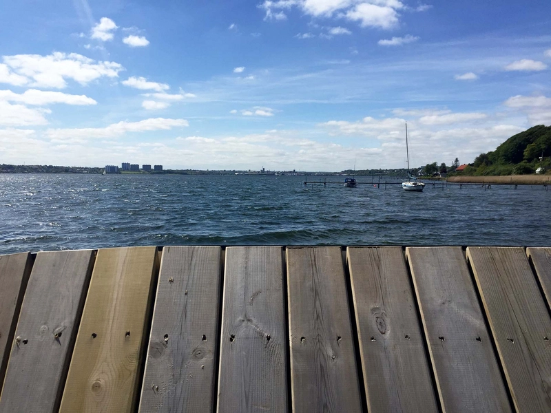 Kolding Fjordbad - Mirror Bridge Udsigten mod kolding, detalje træbeklædning