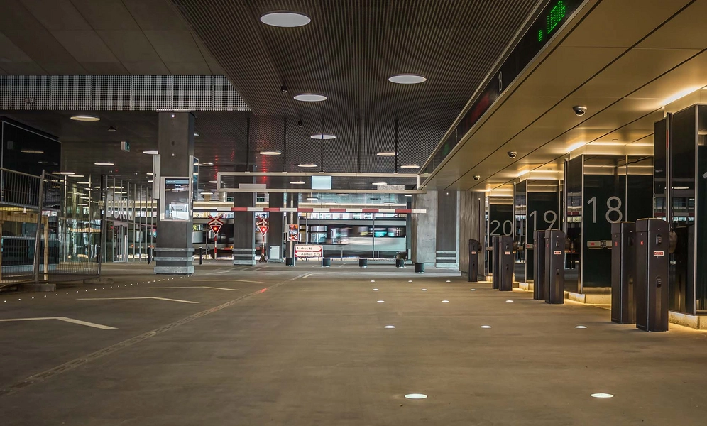 Parkeringsanlæg Dokk1 Blik mod syd, mod hovedindgang og togstation