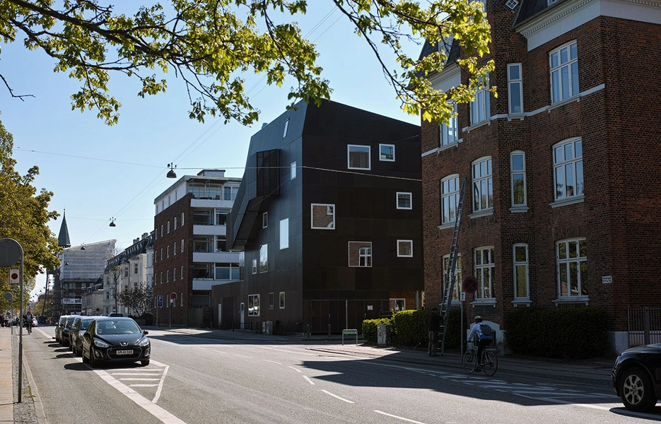 Nykløveret Huset set fra vest langs Nyelandsvej