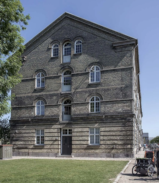 Beklædningsmagasinet - Rainmaking Loft Gavl mod syd