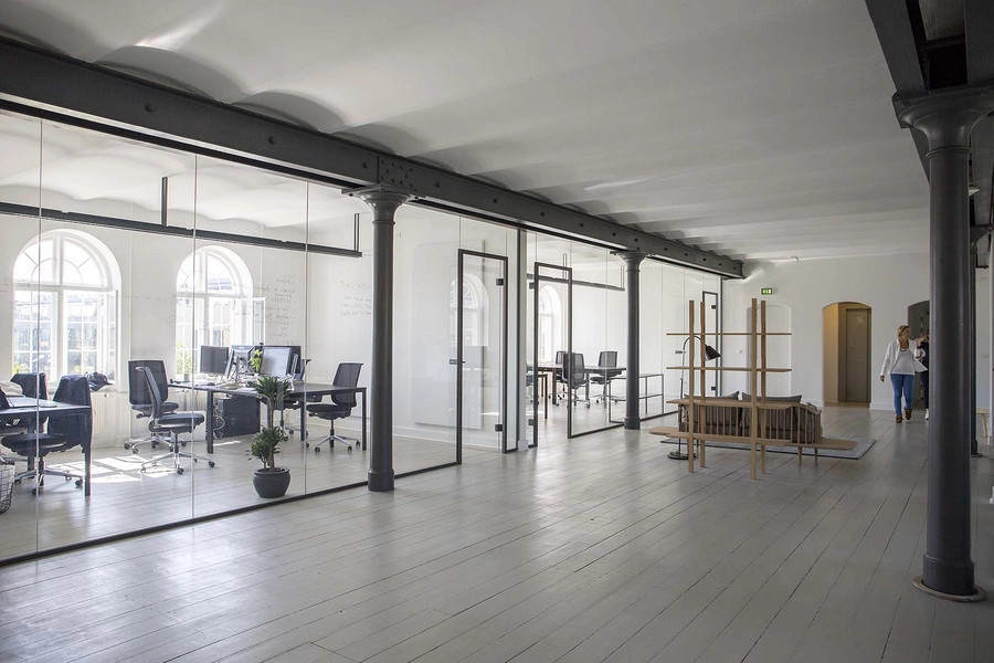 Beklædningsmagasinet - Rainmaking Loft Kontorer i bygningens centrale del, 1. sal