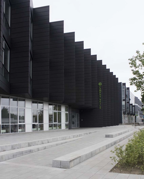 VUC Campus Vejle VUC set fra sydøst, og forbindelsen til Vejle handelskole.