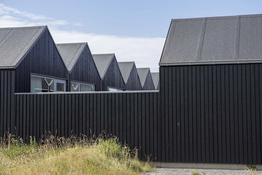 Slusehusene - Hvide Sande Sluse ferieboliger Blik på gavle ved atriumgård