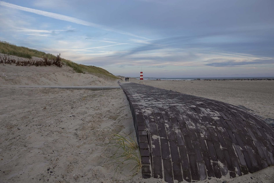Vestled Den nye teglflade fører ud til molen