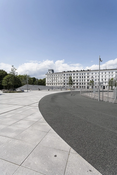 Israels Plads Faldgummi og granitfliser