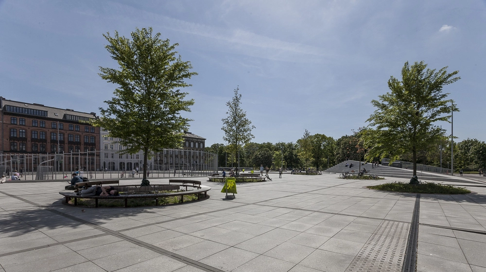 Israels Plads Træer og bænke