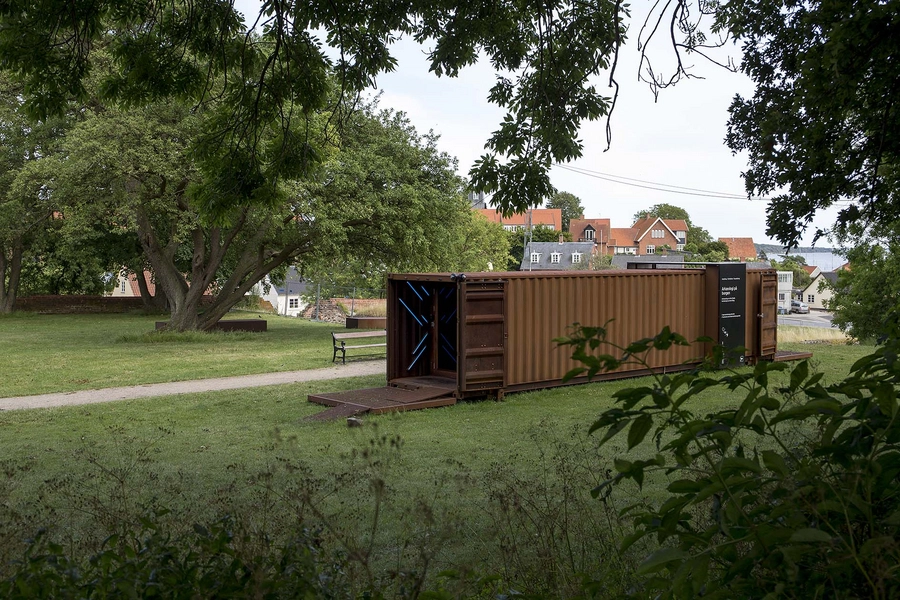 Danmarks Borgcenter Udstillingscontainer, Østre forborg