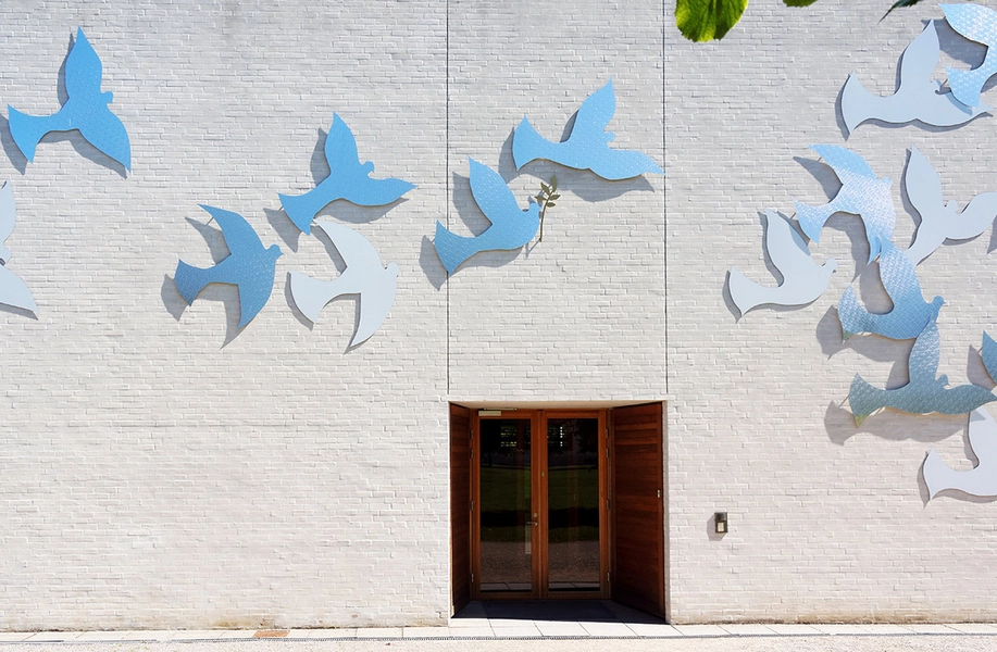 Hørsholm Sognegård Udsmykning på facaden af Lin Utzon