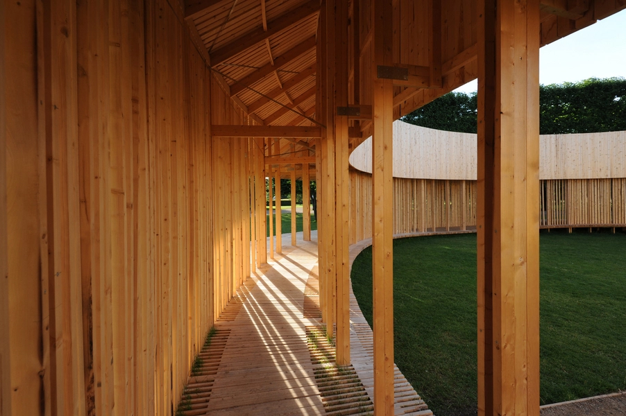 Omkring/Around - Pavillon MAA Den indre cirkelgang med åbning indad