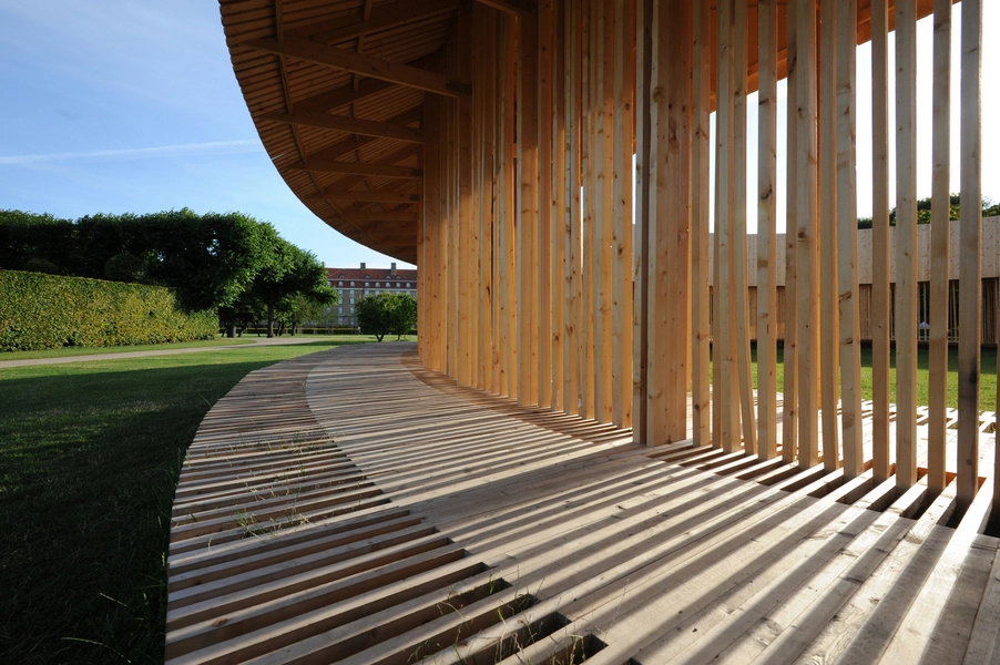 Omkring/Around - Pavillon MAA Set fra syd