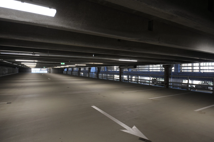 Rigshospitalet - Parkeringshus Parkeringsdæk set mod vest.