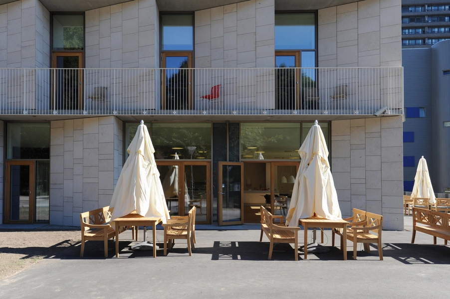 Rigshospitalet - Patienthotel og administration Opholdsterrasse mod syd.