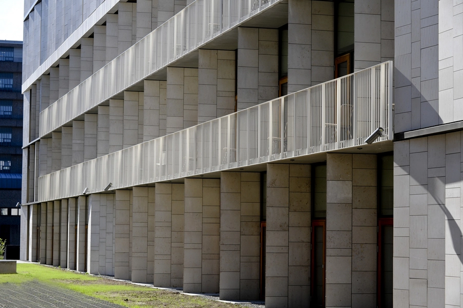 Rigshospitalet - Patienthotel og administration Nordfacade med altaner set fra nordvest.