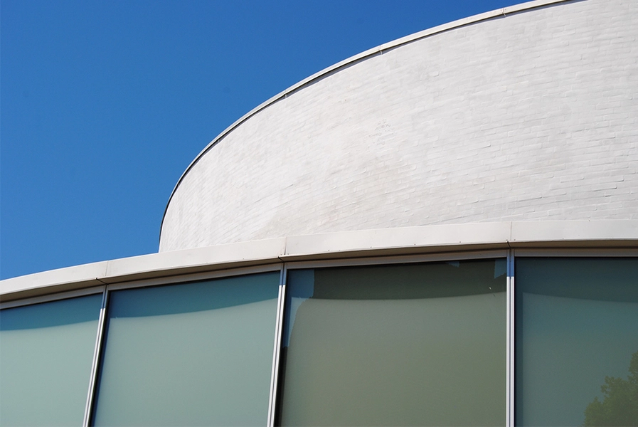 Helligtrekongers Kirke Facadedetalje