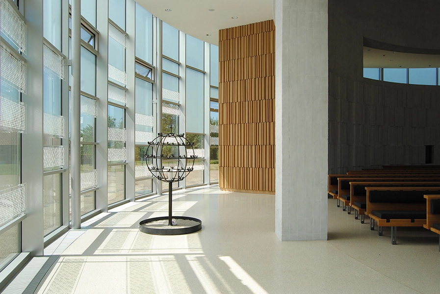 Helligtrekongers Kirke Sideskib i kirkerummet