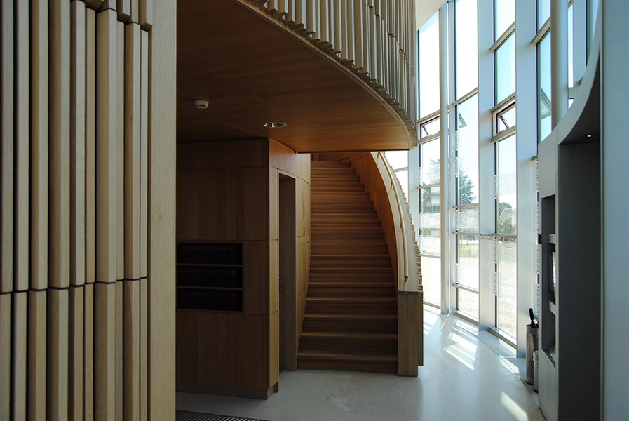 Helligtrekongers Kirke Entrésituation