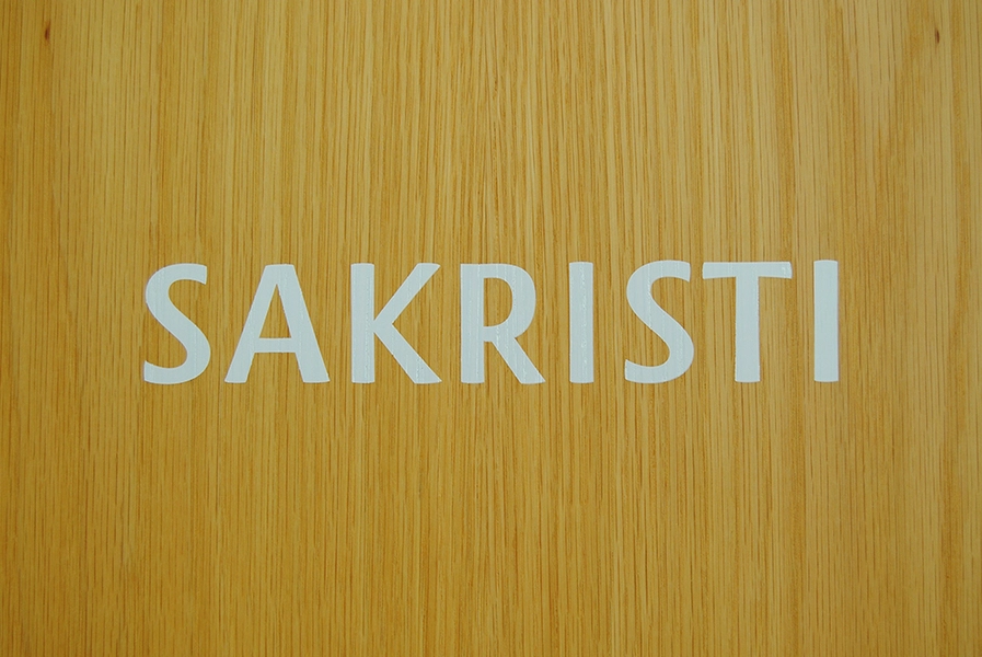 Helligtrekongers Kirke Tyopgrafi