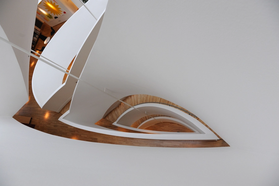 Sampension Kig ned gennem trappe