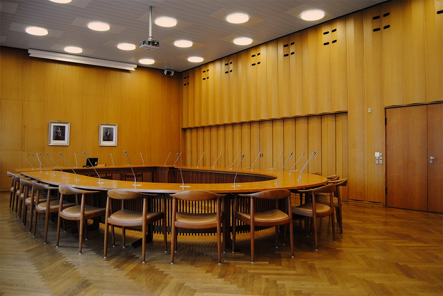 Brøndby Rådhus Byrådssalen, med foldevæggen mod Mødelokale 1 lukket for