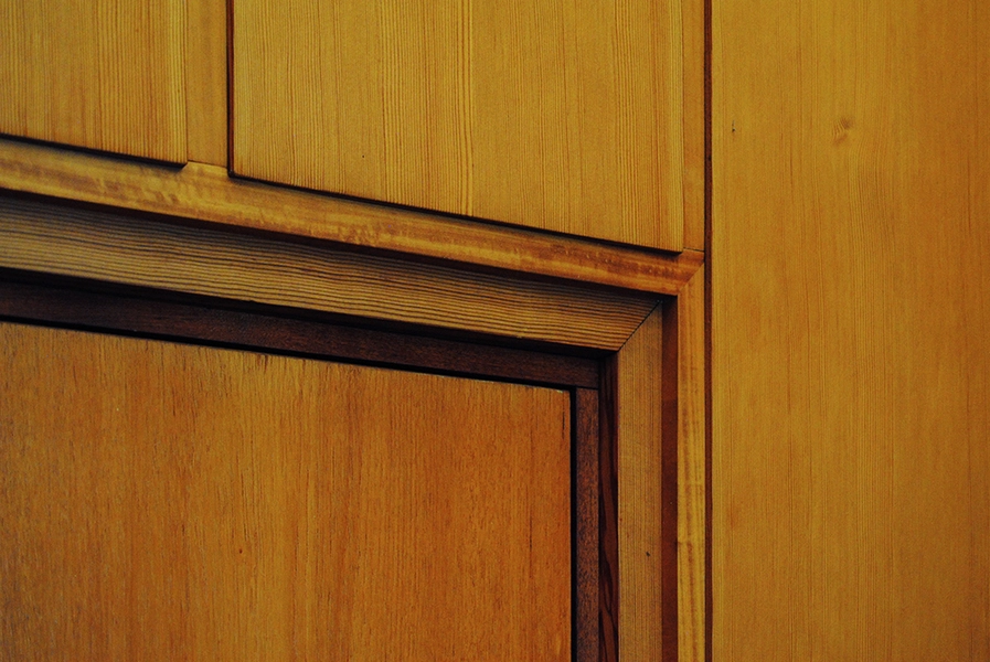 Brøndby Rådhus Detalje fra dørkarm i Mødelokale 2