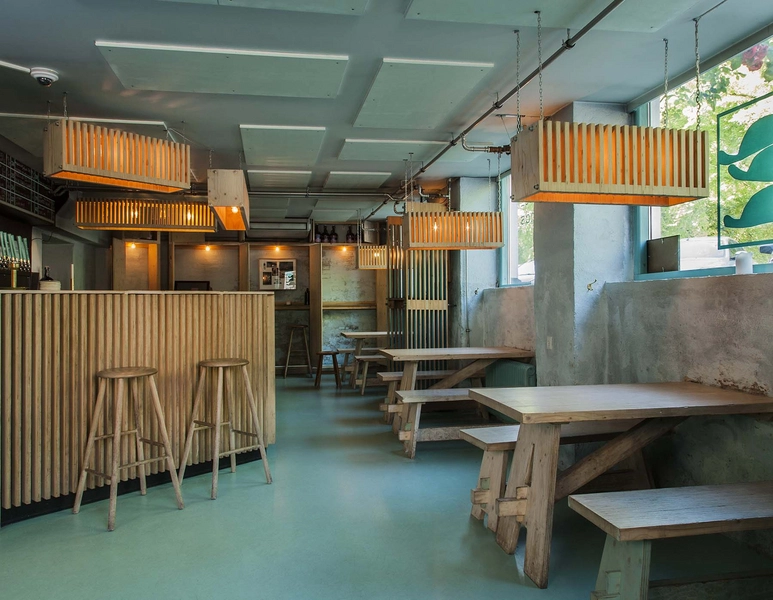 Mikkeller and Friends Interiør, bardisk