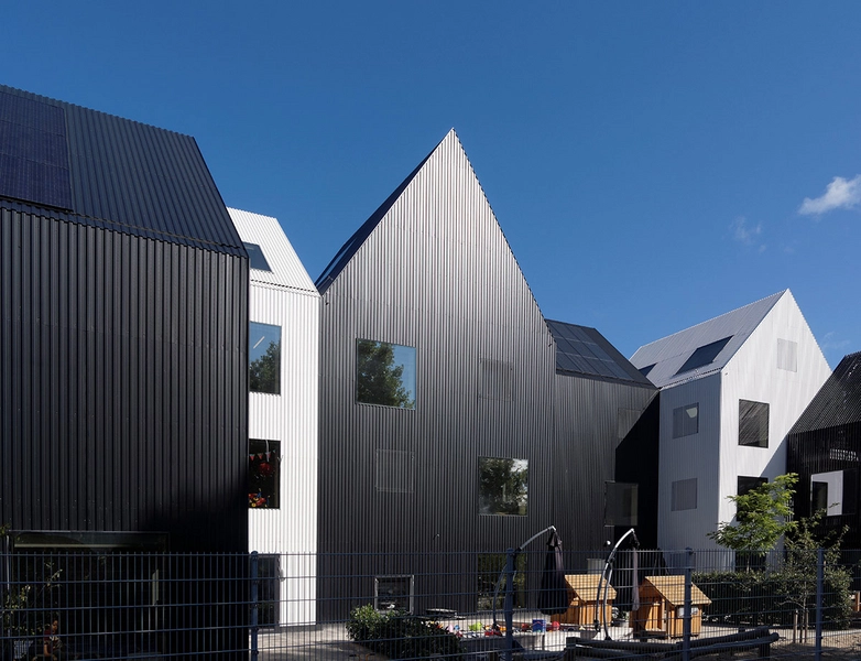 Børnehuset Frederiksvej Bygningsvolumener og legeplads