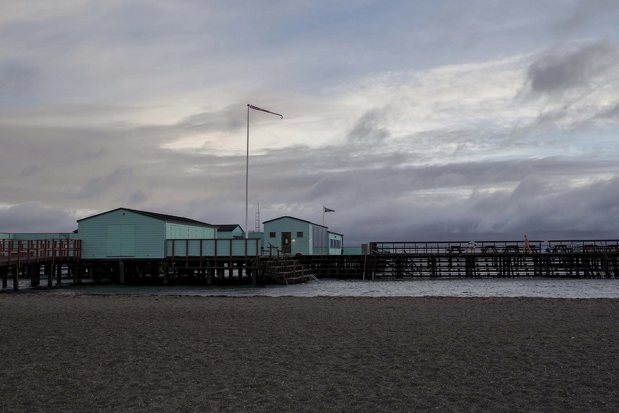Helgoland Ny Søbadeanstalt og Fællessauna Søbadeanstalten set fra Amager Strandpark