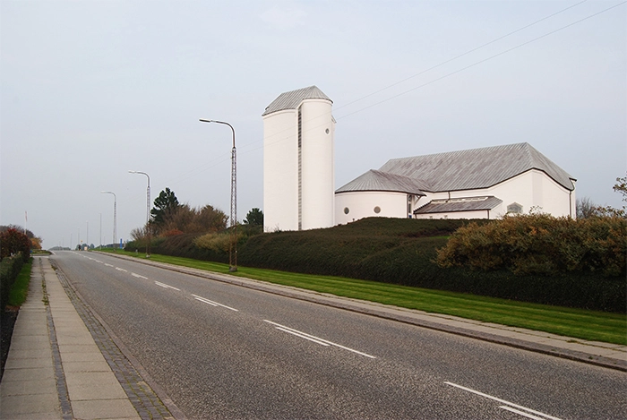 Hjerting Kirke Kirken set mod nord fra Hjerting Byvej