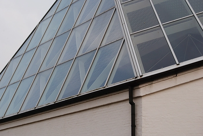 Hjerting Kirke Stort ovenlys i kirkens tag mod nord