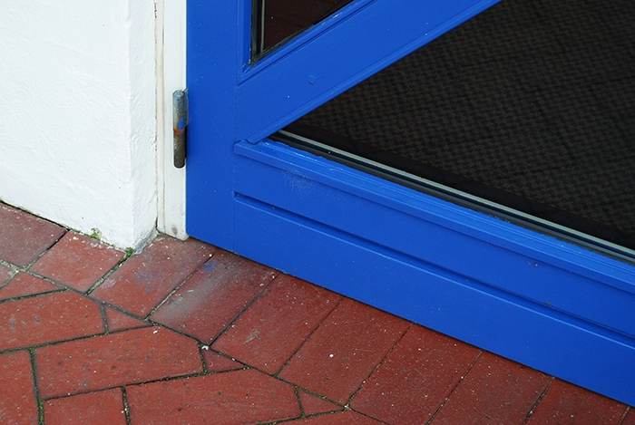 Hjerting Kirke Detalje fra kirkens indgangsparti