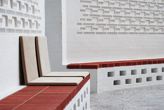 Hjerting Kirke Siddepladser langs kirkerummets vægge