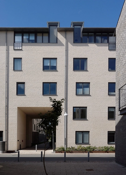 Fasanhaven - Porcelænshaven Port, de hvide mursten giver bygningen et monolitisk udtryk