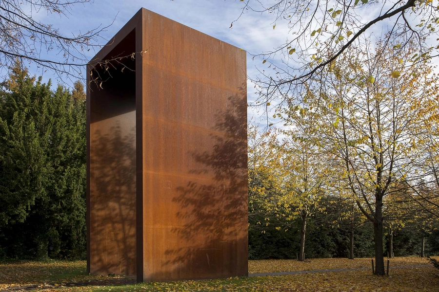 Stjernevejs-projektet - Vestre Kirkegård - Søndre Kapel Corten-port, skyggespil