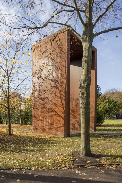 Stjernevejs-projektet - Vestre Kirkegård - Søndre Kapel Corten-port, skyggespil